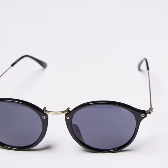 Topshop plastic round sunglasses in black - Picture 11 of 11